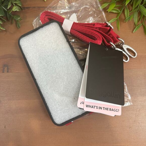 Baggallini On The Go iPhone 15 Pro Card Case Crossbody - Picture 3 of 6